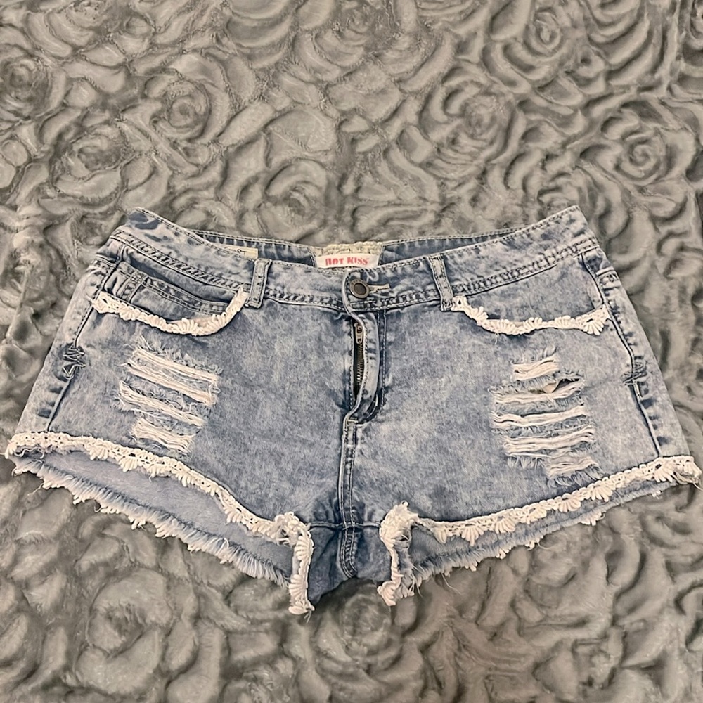 Denim Shorts w/ lined embroidery